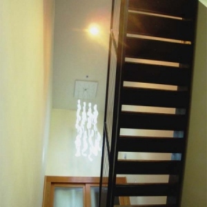 07-led-chandlier-and-stair-can-lighting