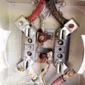 21-damaged-meter-base
