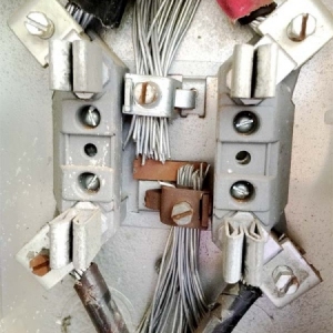 28-rusted-meter-lug
