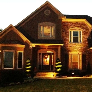 05-landscape-lighting-front-of-house-and-path-lighting