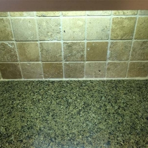 1_02-florescent-under-cabinet-lighting-before